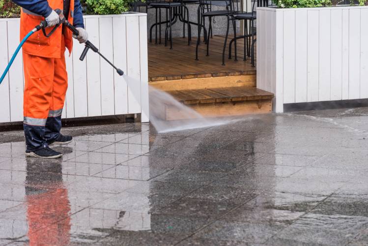 High pressure cleaning, wash down building and gutter cleaning